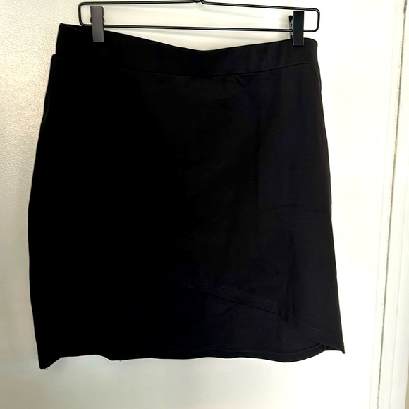 Dresses & Skirts - NWOT ponte knit mini skirt 2X